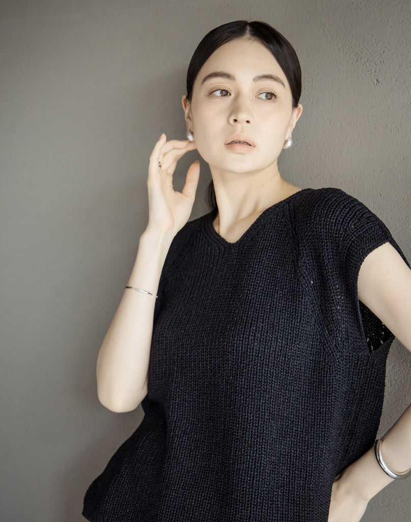モデル：168cm　サイズ：M　色：ブラック