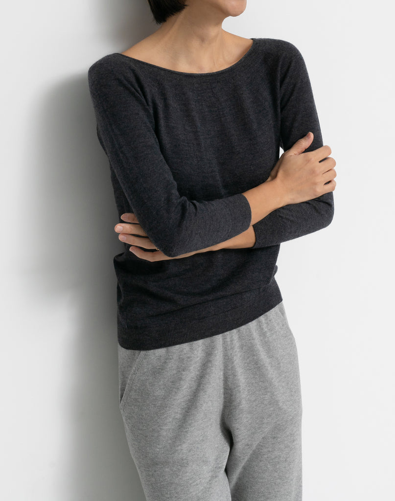 モデル：169cm　サイズ：M　色：チャコールグレー