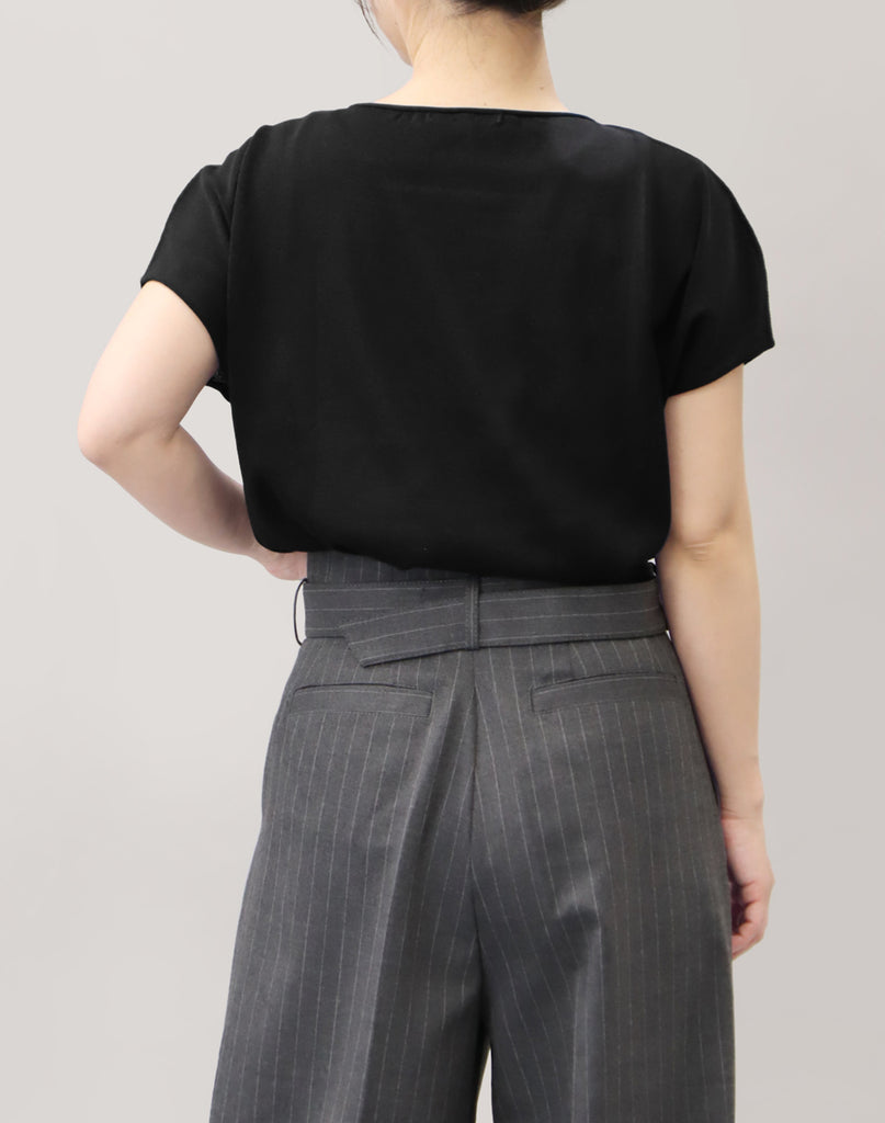 モデル：156cm　サイズ：M　色：ブラック