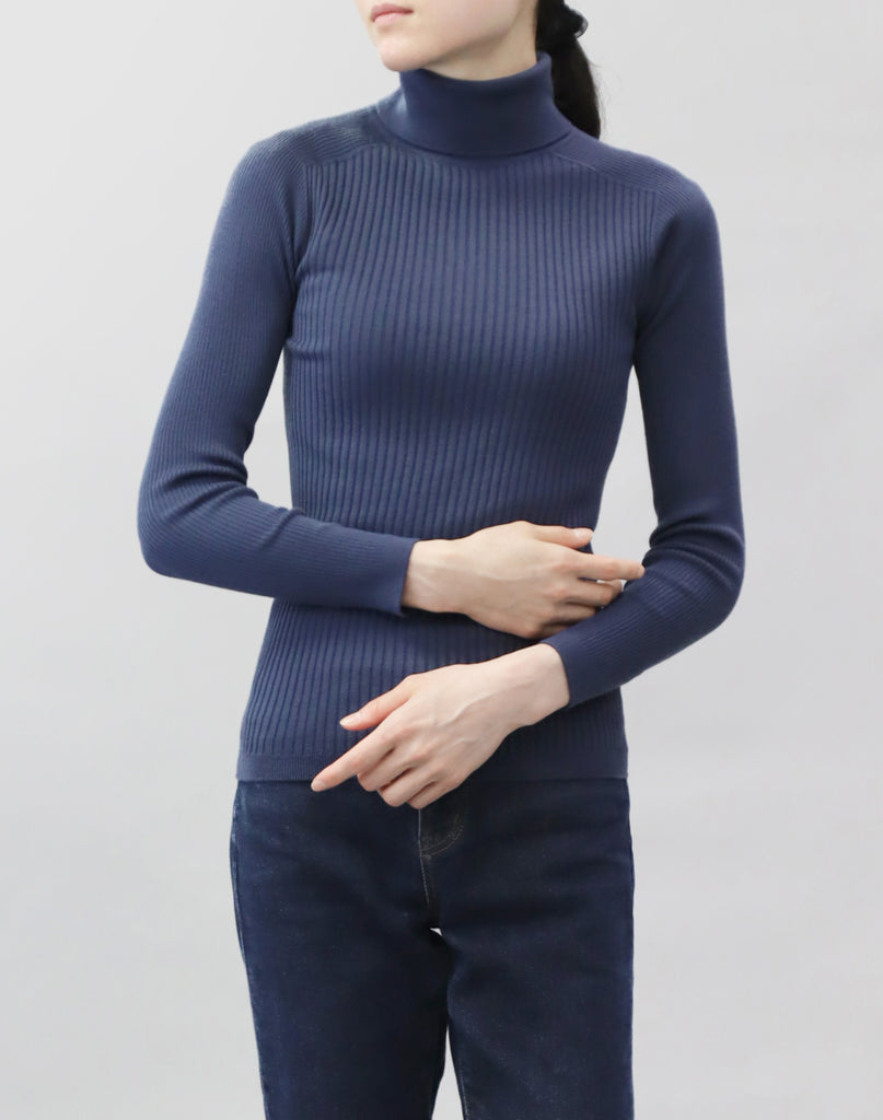 モデル：163cm　サイズ：M　色：ダークブルー