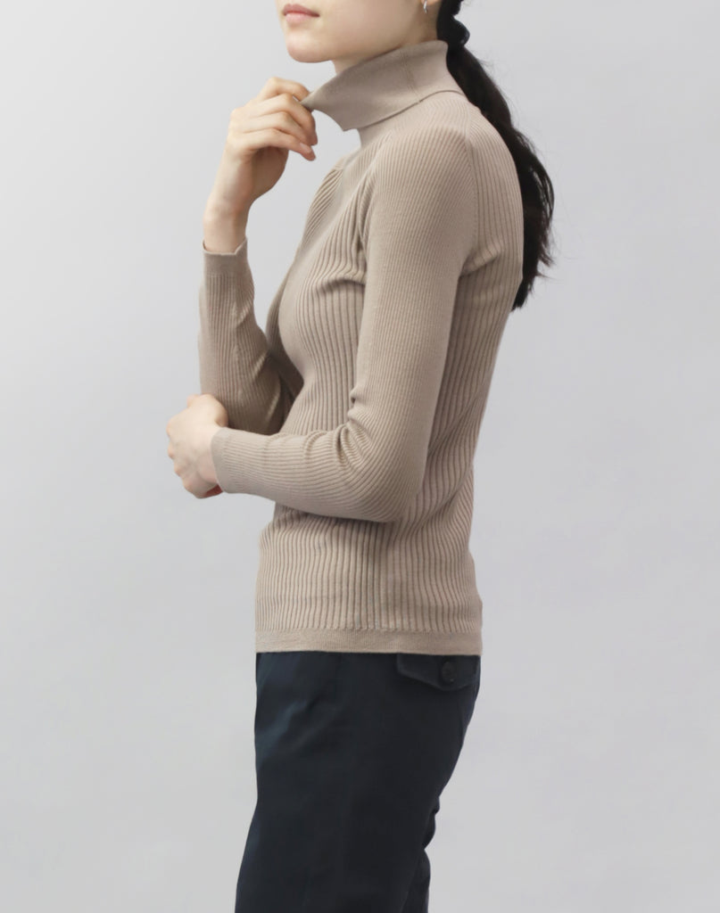 モデル：163cm　サイズ：M　色：ベージュ