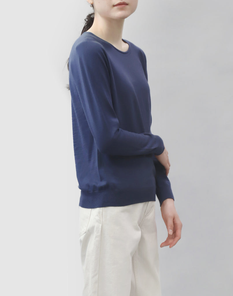 モデル：163cm　サイズ：M　色：ダークブルー