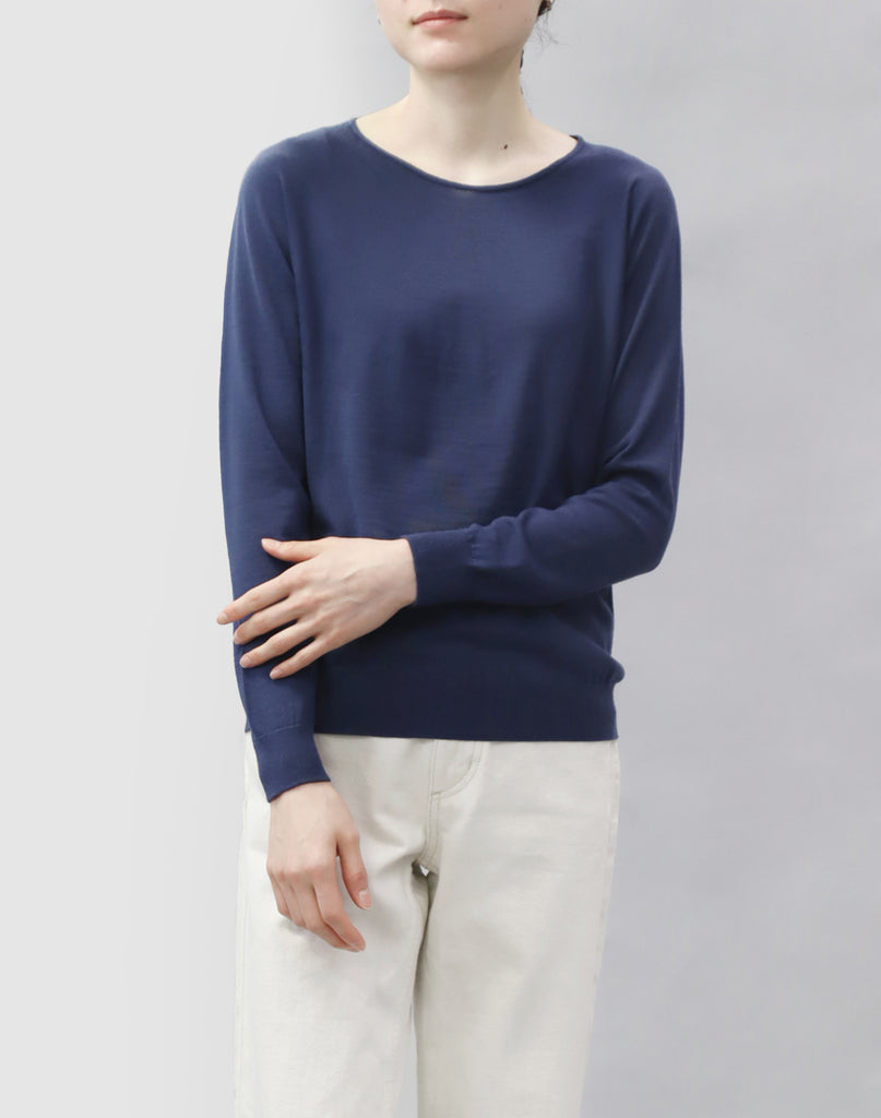 モデル：163cm　サイズ：M　色：ダークブルー