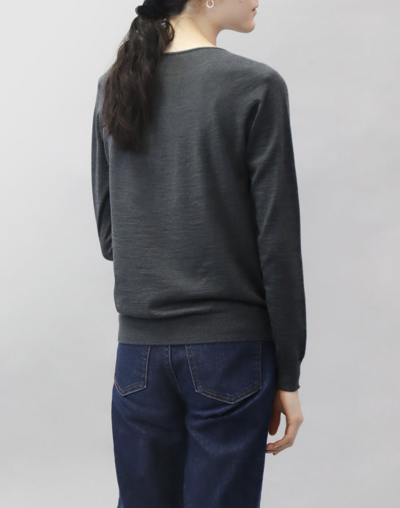 モデル：163cm　サイズ：M　色：チャコールグレー