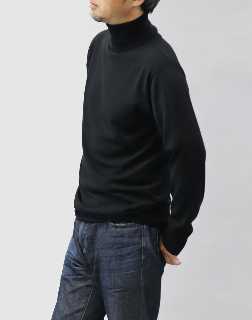 モデル：176cm　サイズ：L　色：ブラック