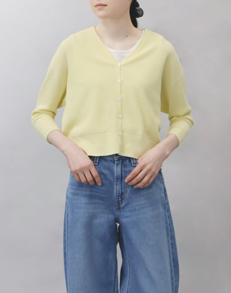 モデル：163cm　サイズ：M　色：イエロー