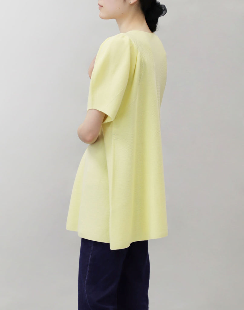 モデル：163cm　サイズ：M　色：イエロー