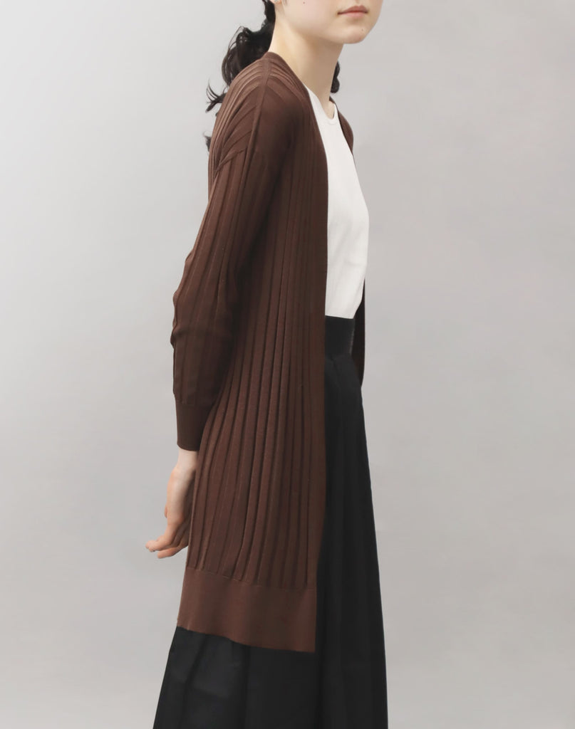 モデル：163cm　サイズ：M　色：ブラウン