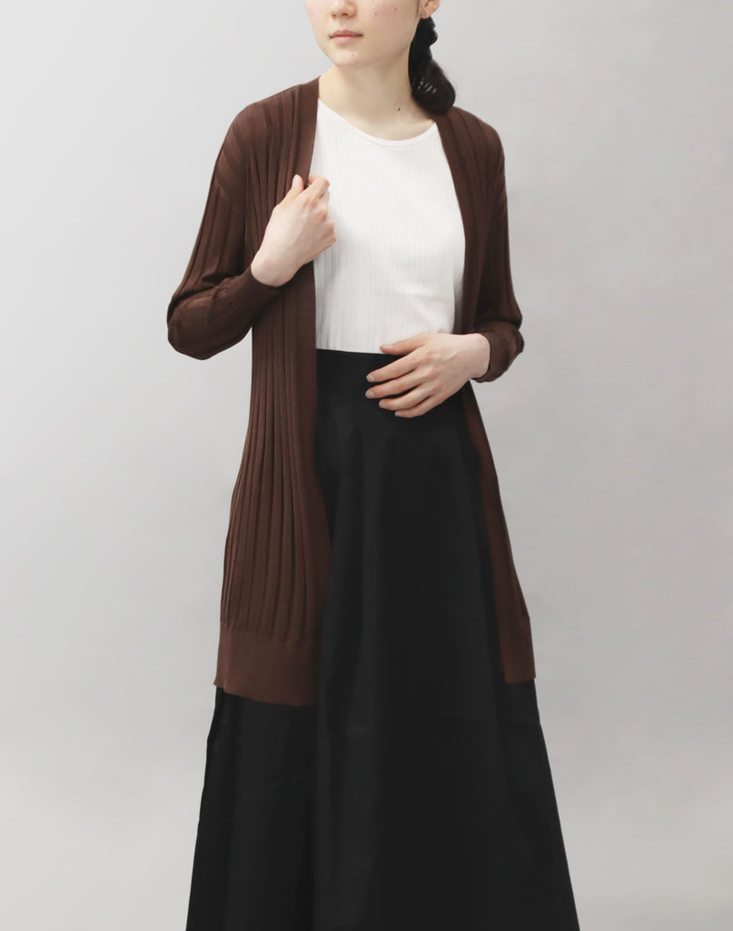 モデル：163cm　サイズ：M　色：ブラウン